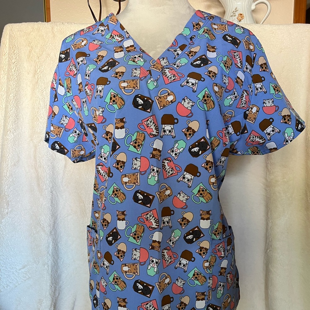 Maevn Women’s Scrub Top
